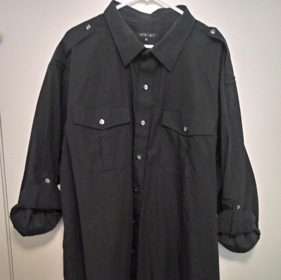 SYNRGY Other - Mens button down shirt